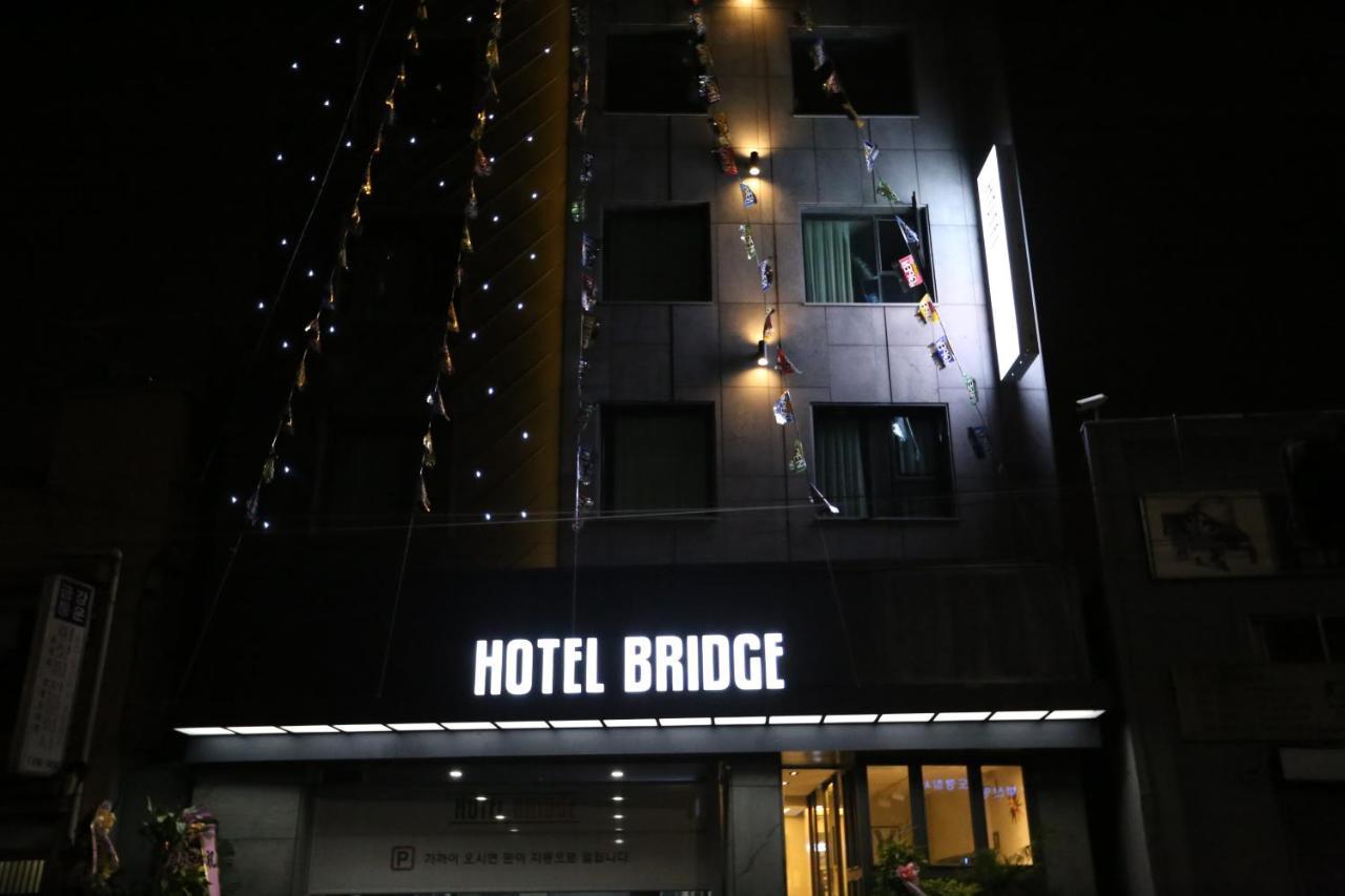 Hotel Bridge Пусан Екстер'єр фото